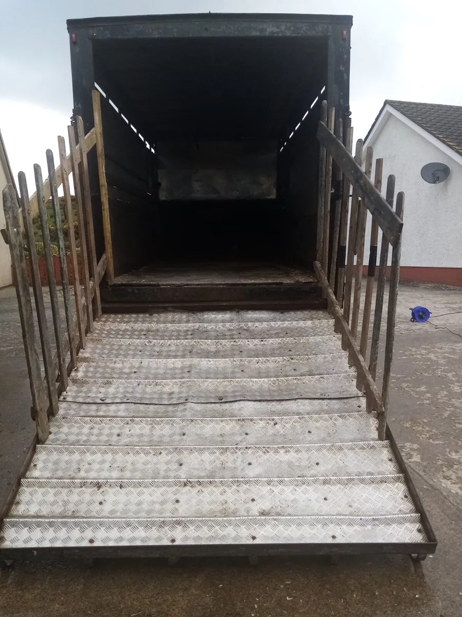 Horse / Cattle lorry - Image 3