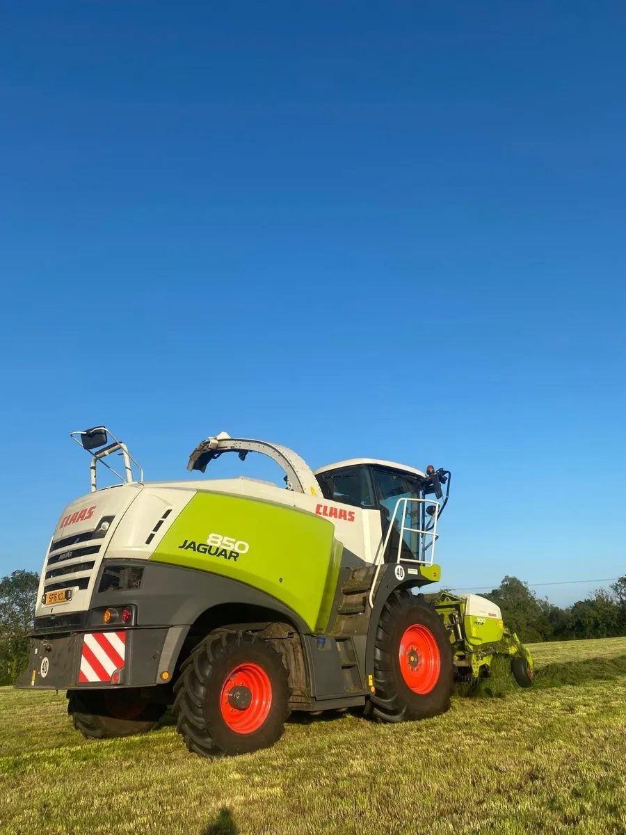 Claas 850 harvester - Image 1
