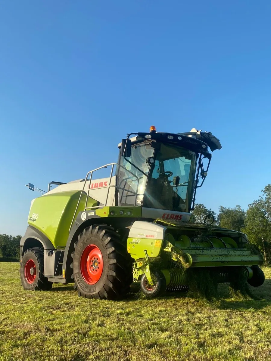 Claas 850 harvester - Image 2