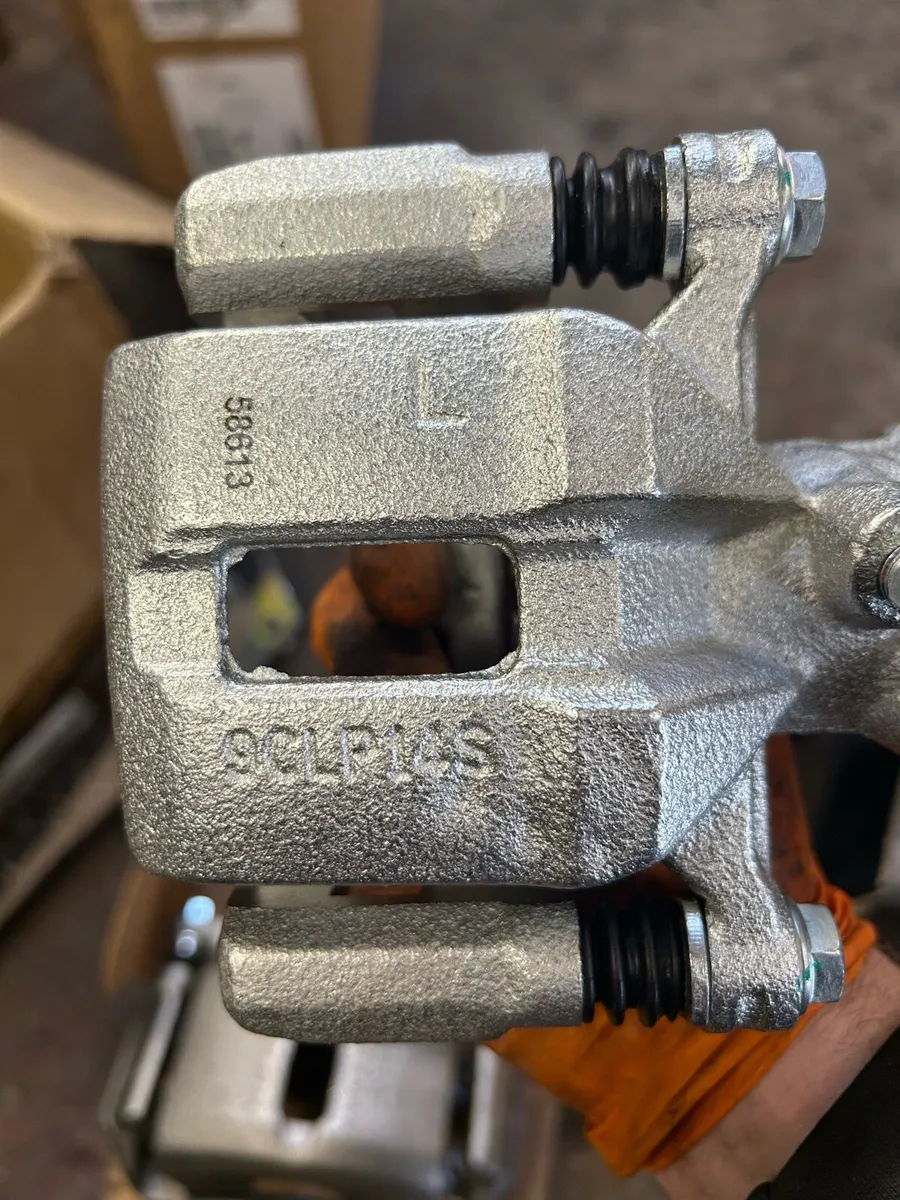 Honda Civic EK9 Calipers and Carriers - Image 4