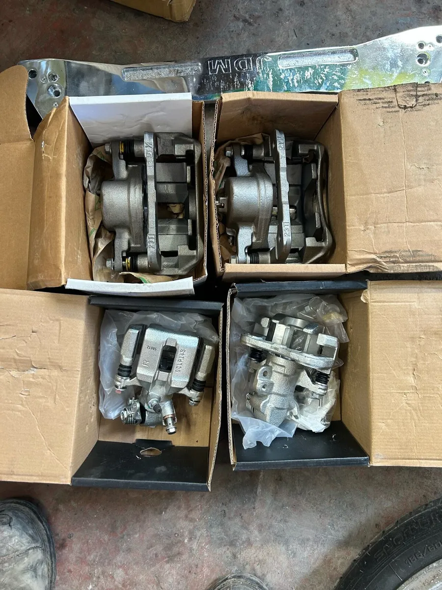 Honda Civic EK9 Calipers and Carriers - Image 1