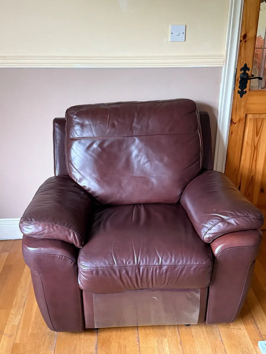 Three leather recliner suite - Image 1