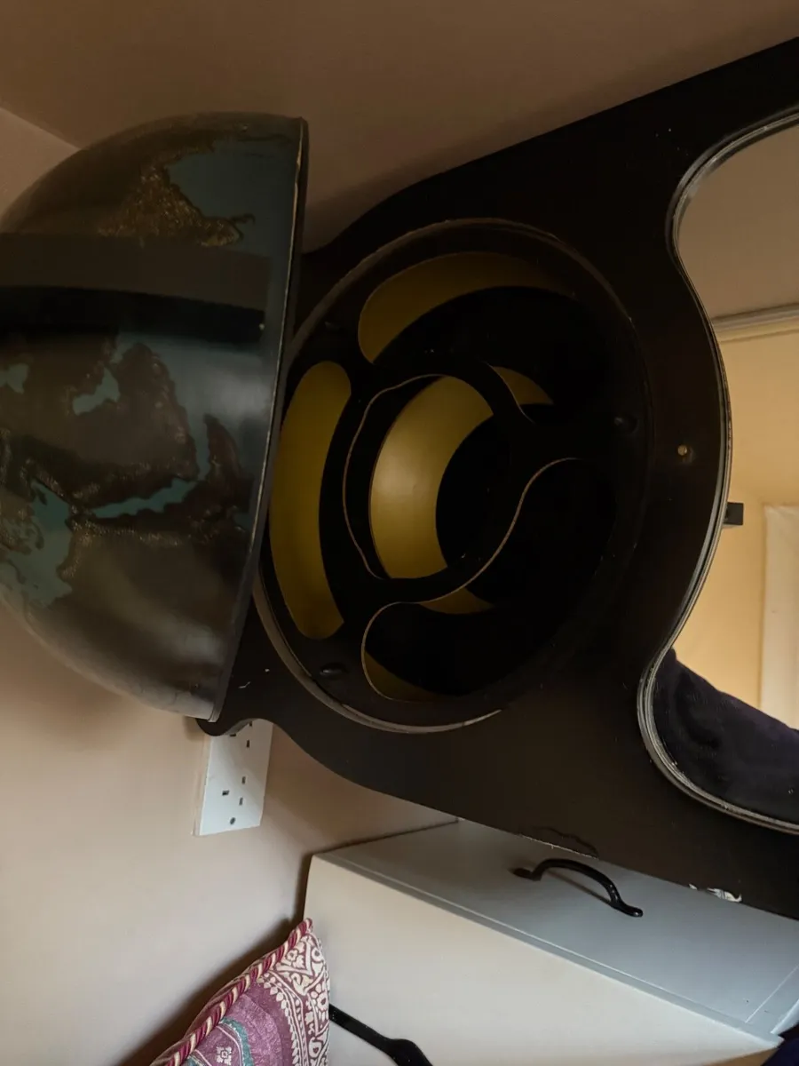 Vintage Style Globe Drinks Cabinet / Home Bar - Image 2