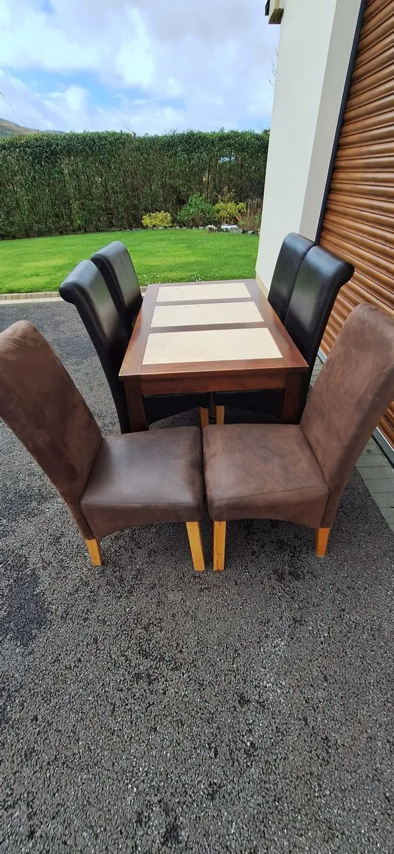 Table + 6 chairs - Image 1
