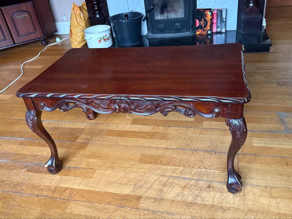 Queen Anne–style coffee table