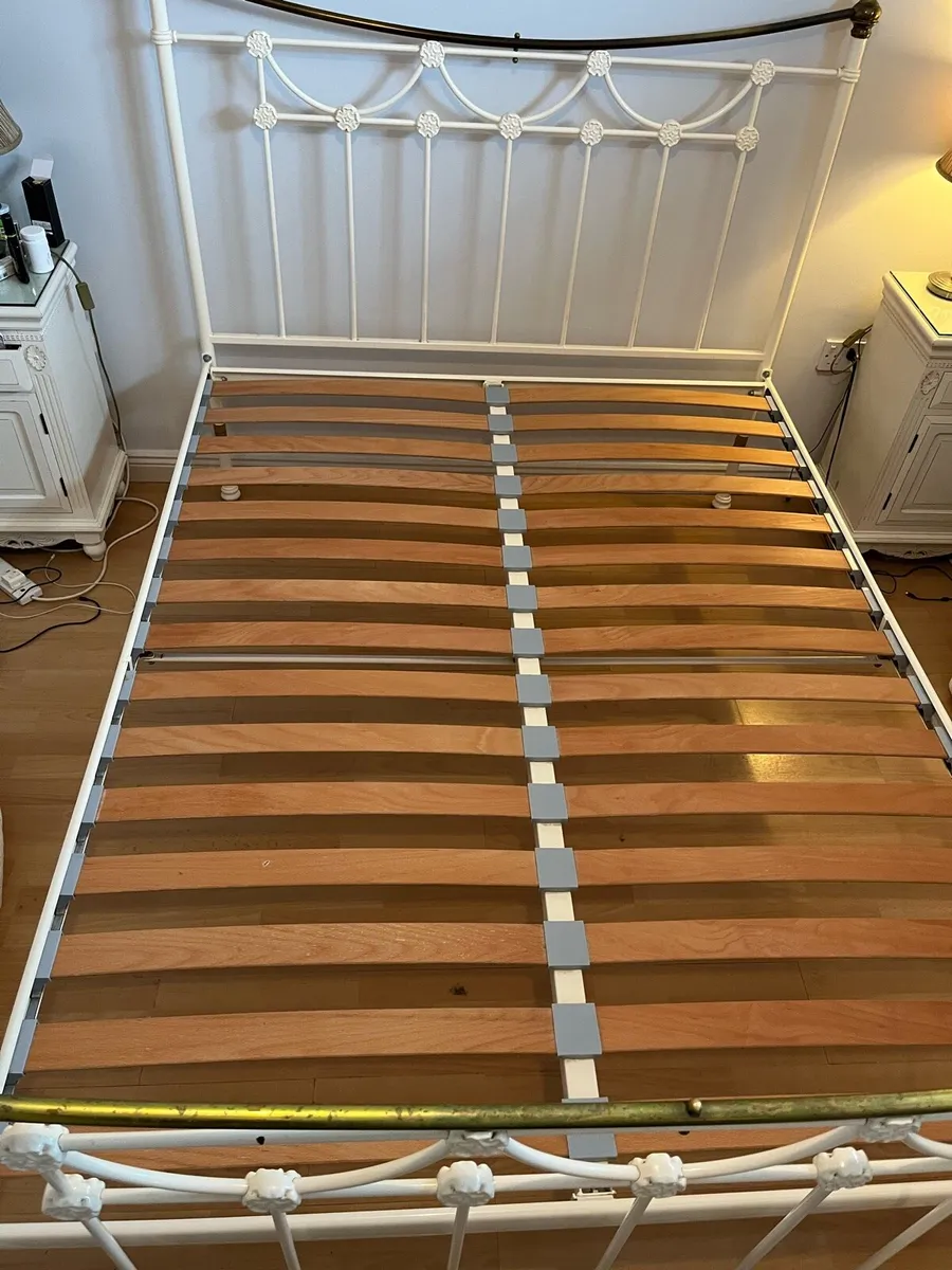 King size cream and brass metal bread frame - Image 2