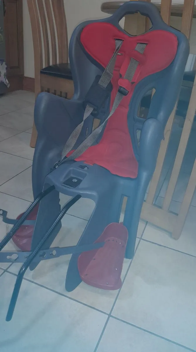 Kids bike seat/carrier and 2nd bracket - Image 1