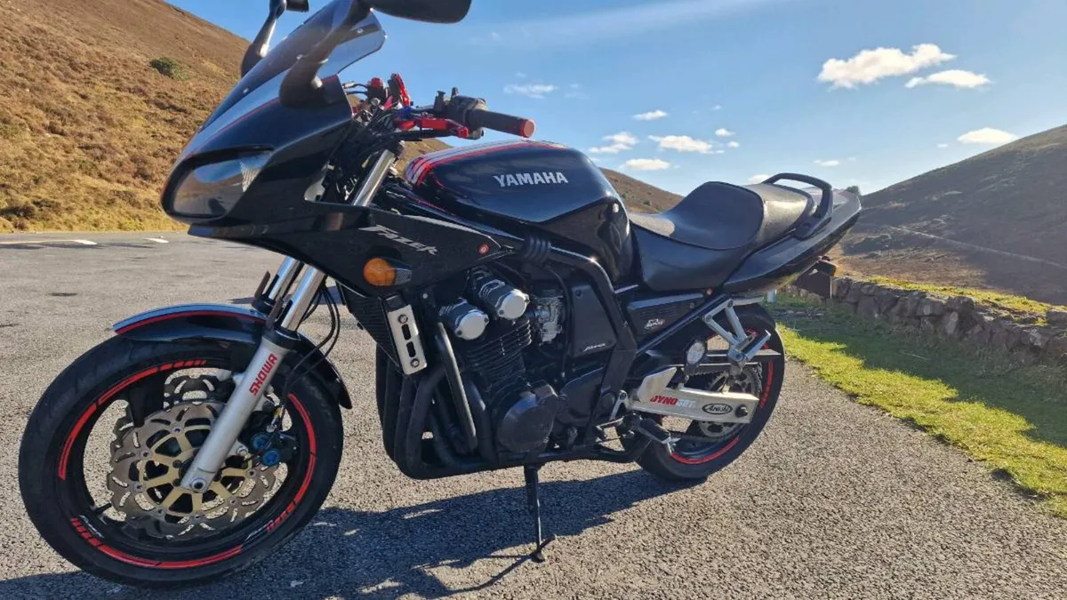 Yamaha FZS 600 Fazer - Image 3
