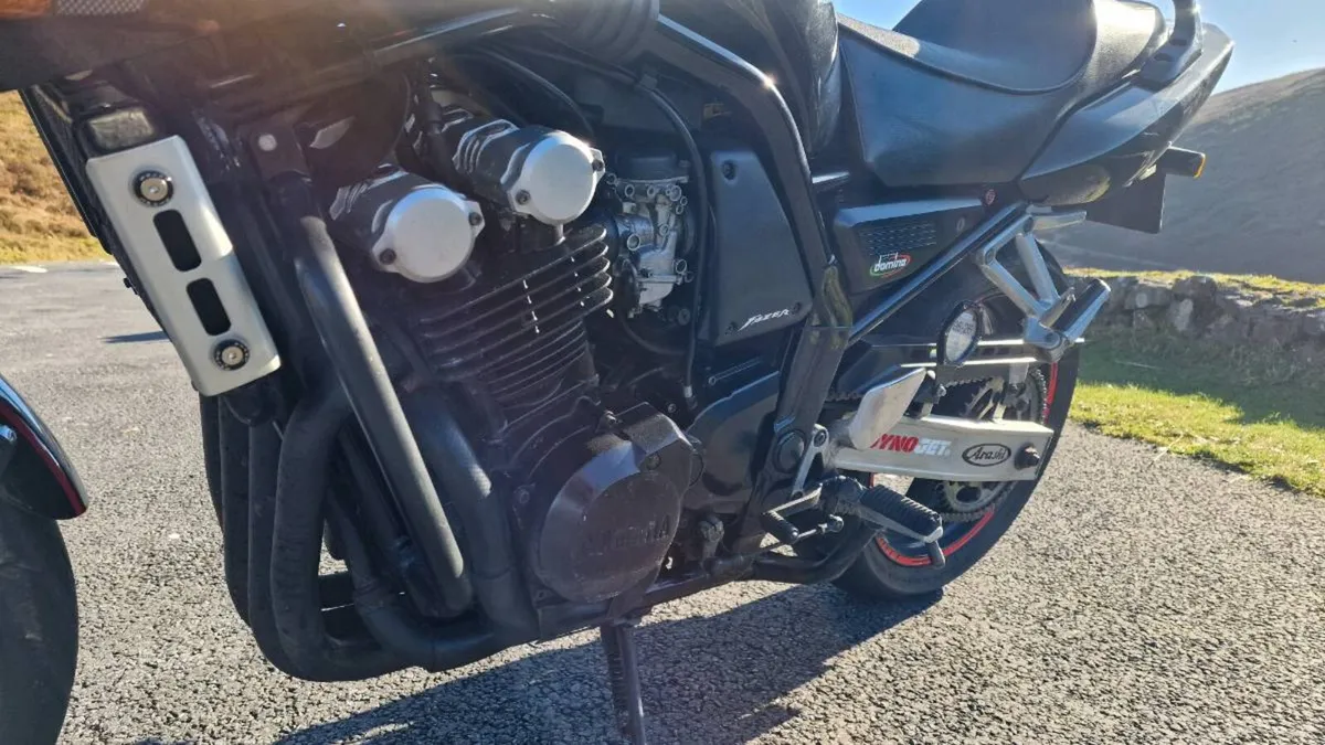 Yamaha FZS 600 Fazer - Image 4