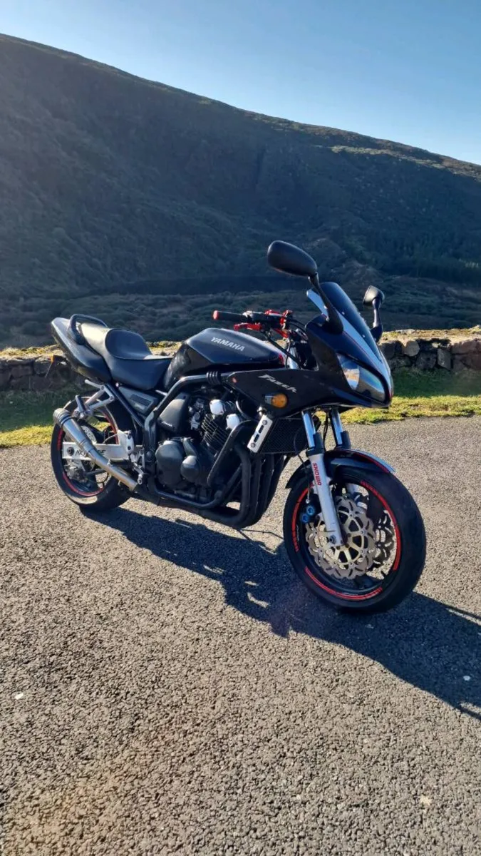 Yamaha FZS 600 Fazer - Image 1