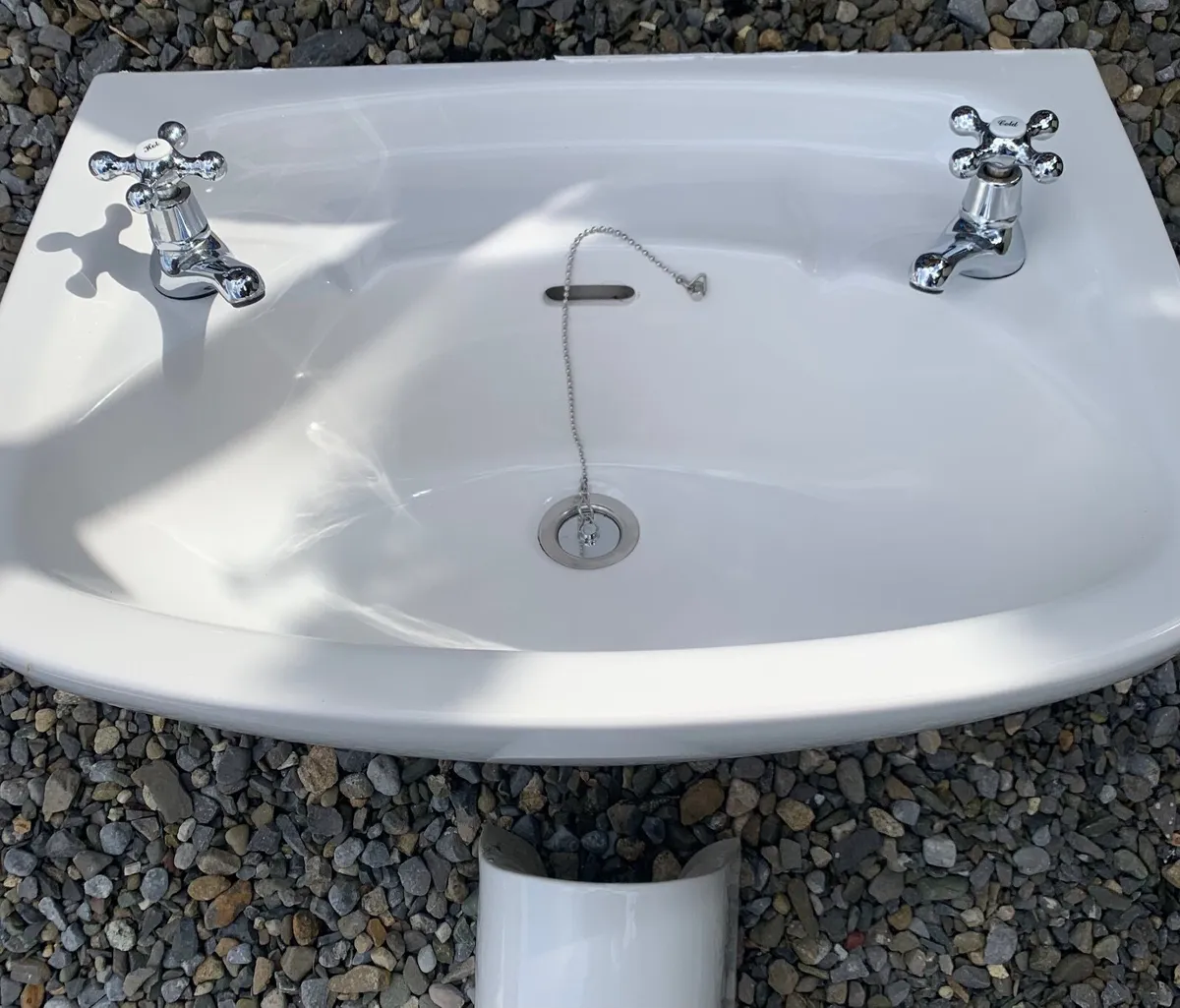 Bathroom sink - Image 2