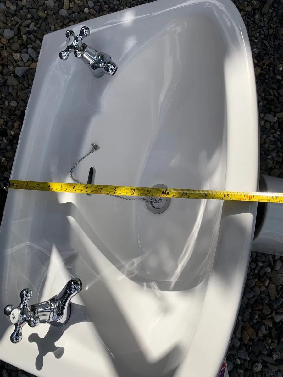 Bathroom sink - Image 4