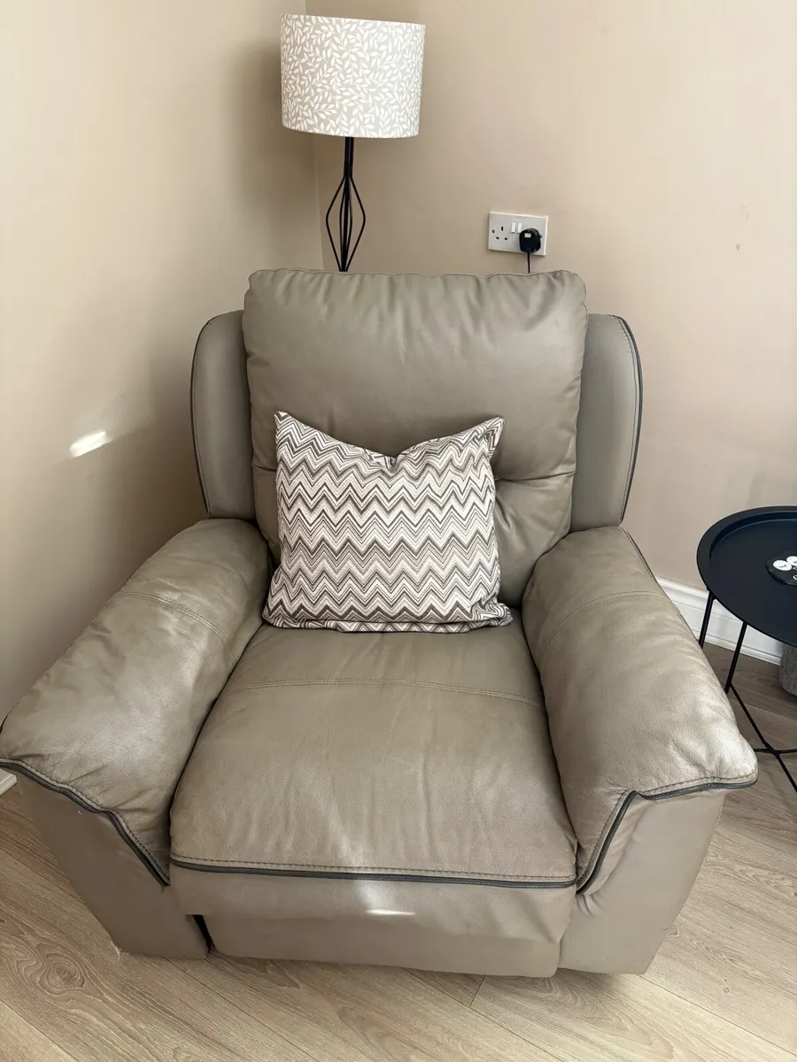 2 seater and 1 seater grey leather recliner sofas - Image 4