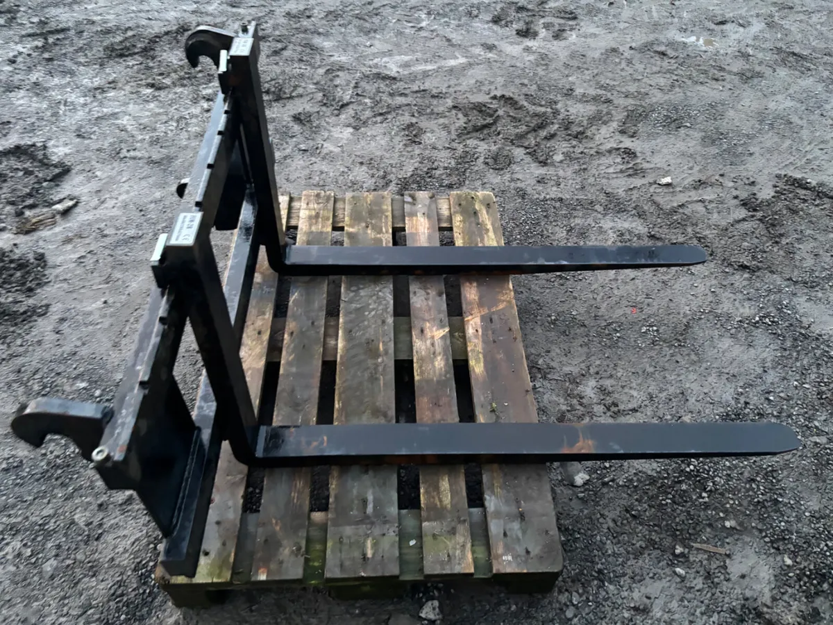 New 1.5 Ton Pallet Forks - Image 2