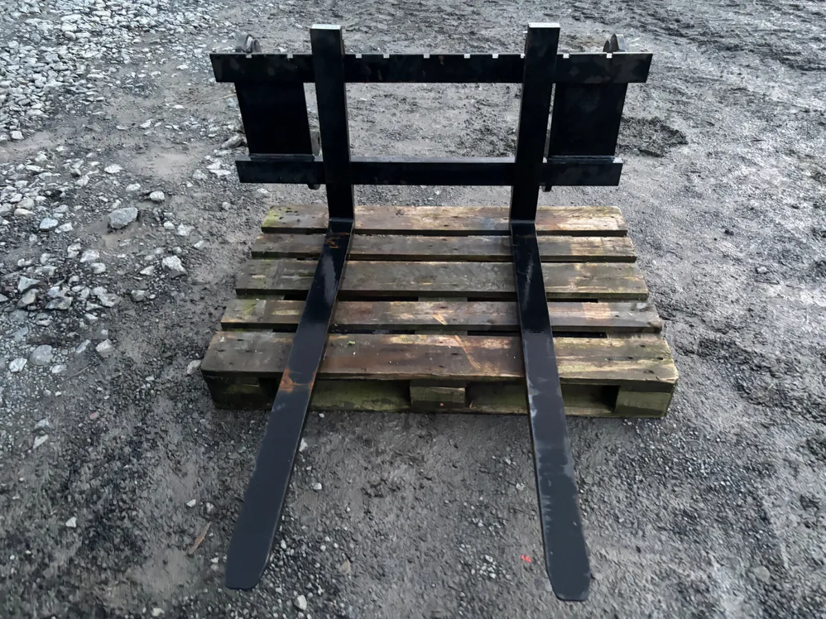 New 1.5 Ton Pallet Forks - Image 3
