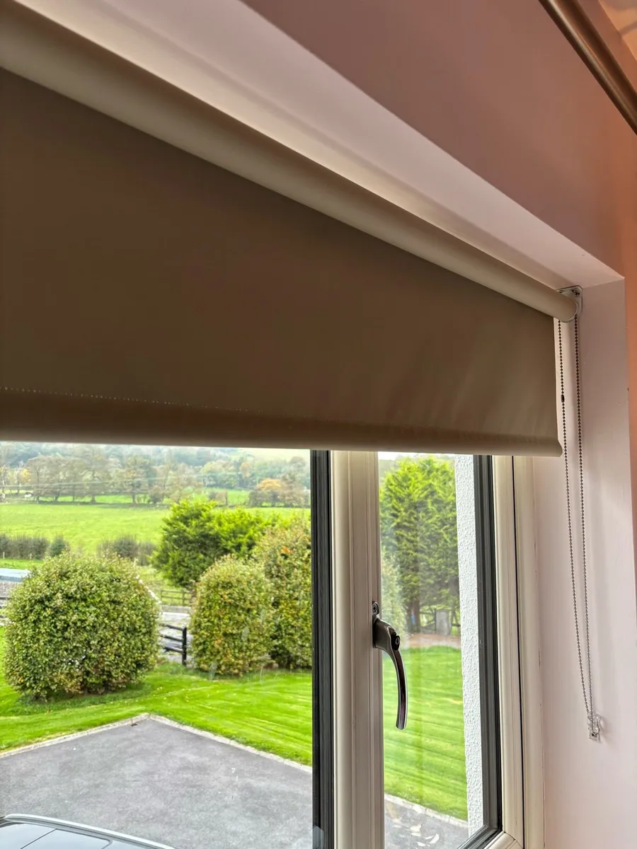 Blackout roller blind x2 - Image 1
