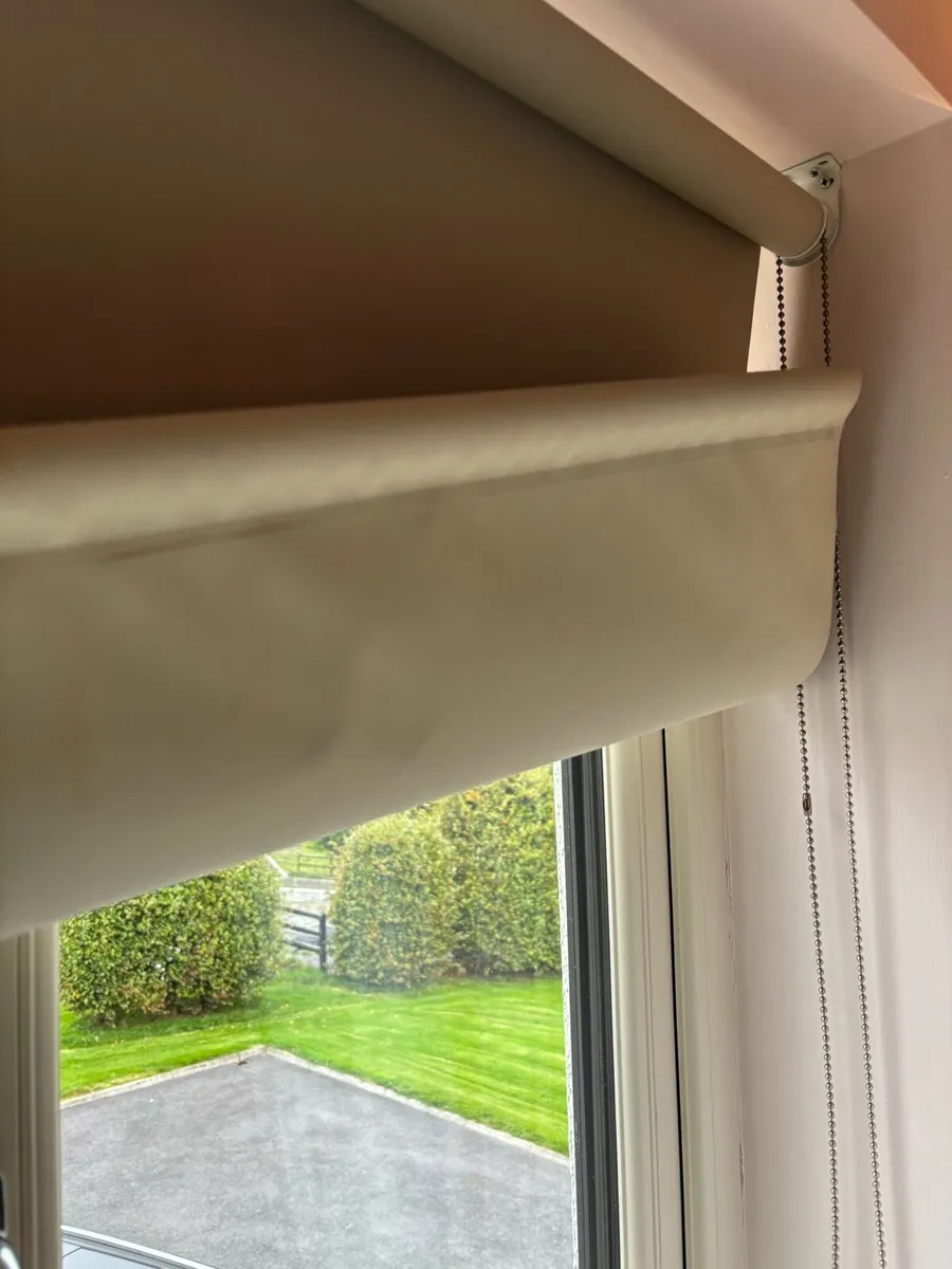 Blackout roller blind x2 - Image 3