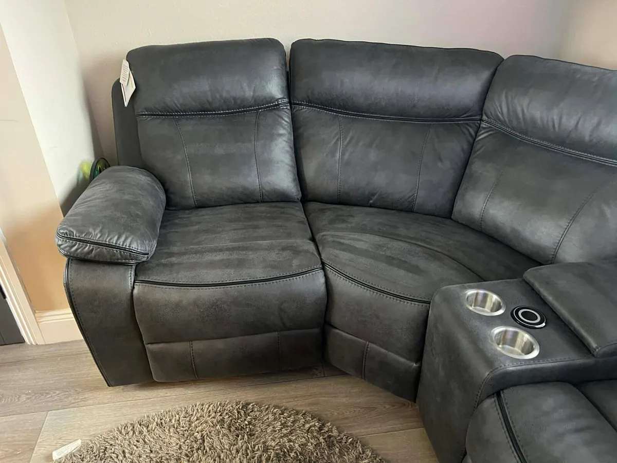 L-shaped couch - Image 2