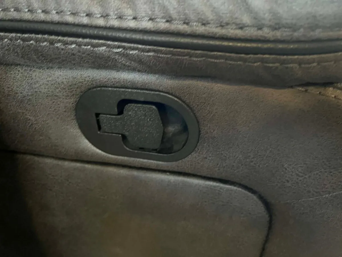 L-shaped couch - Image 4