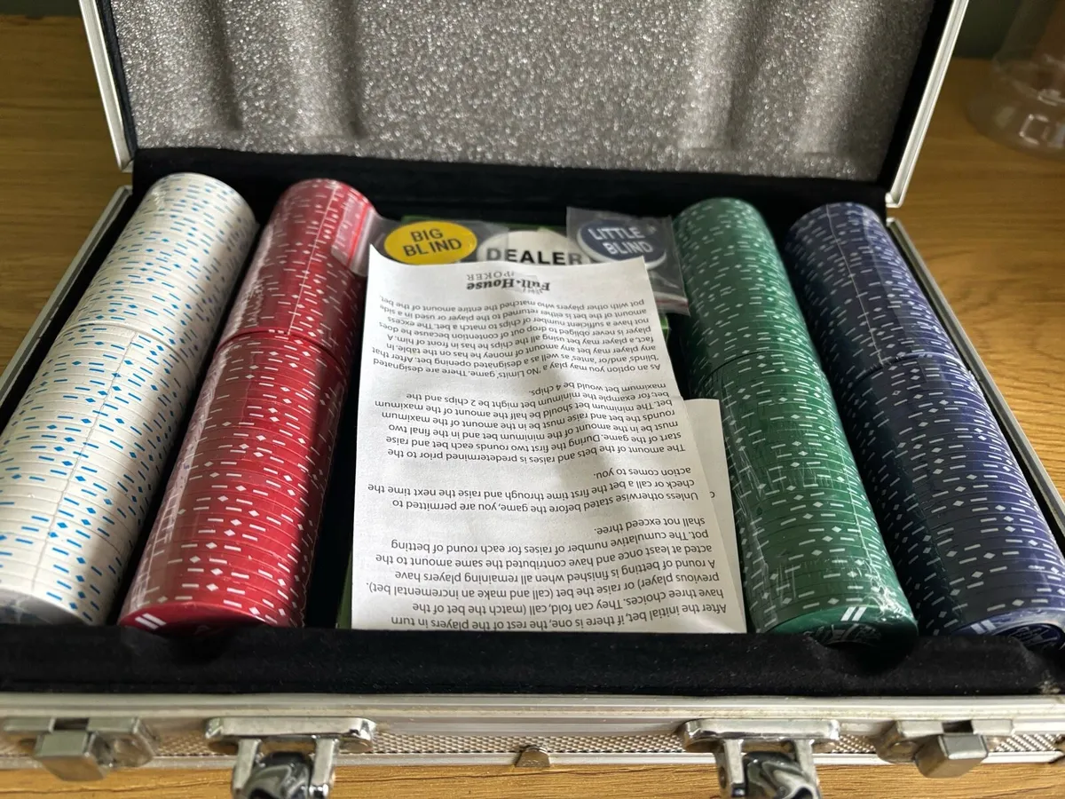 Brand new poker set - Image 1