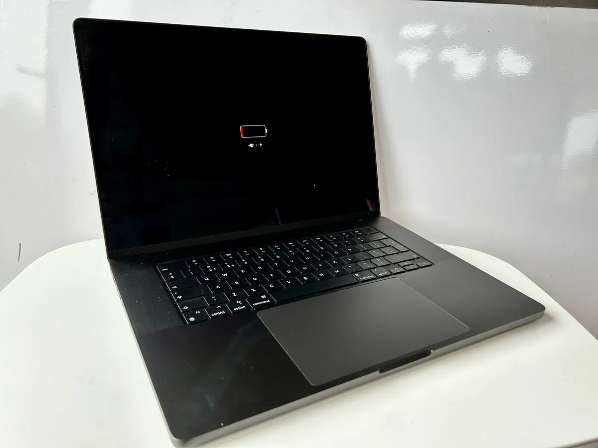 MacBook Pro M3 16” Pro chip - Image 1