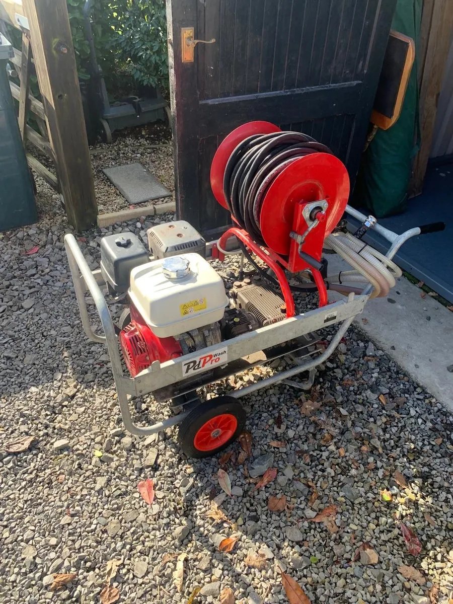 Powerwasher GX390 with reel and surface washer - Image 1