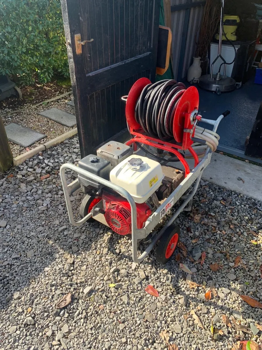 Powerwasher GX390 with reel and surface washer - Image 3