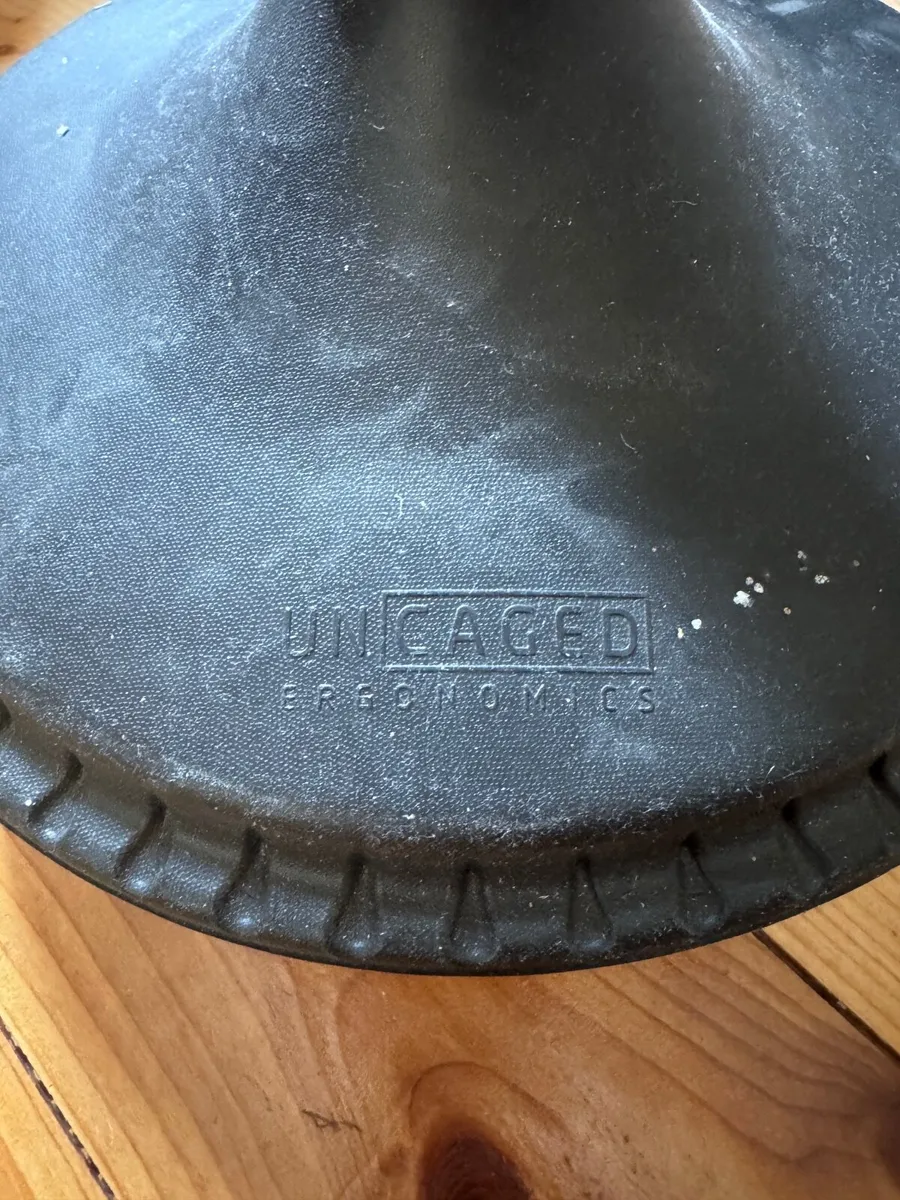 Ergonomic balance chair / wobble stool - Image 4