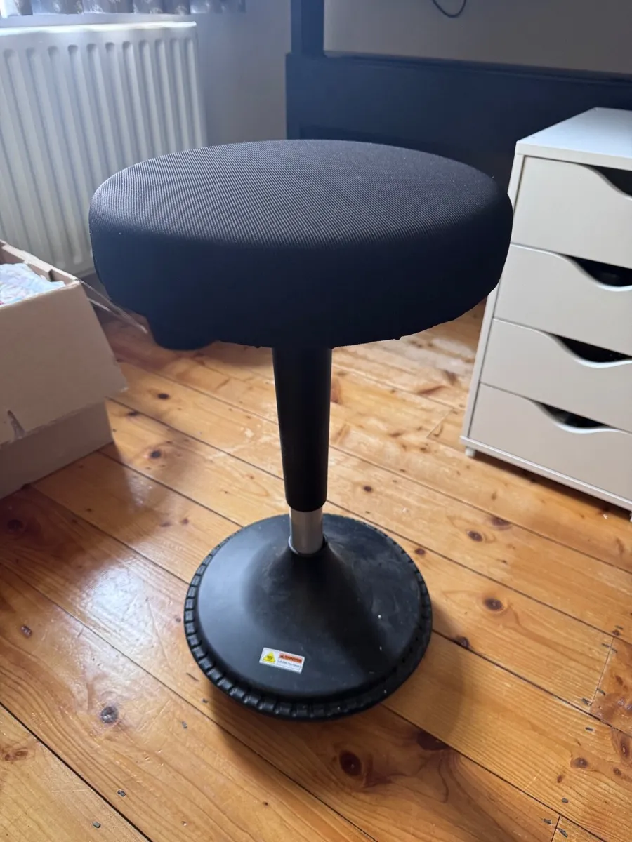 Ergonomic balance chair / wobble stool - Image 1