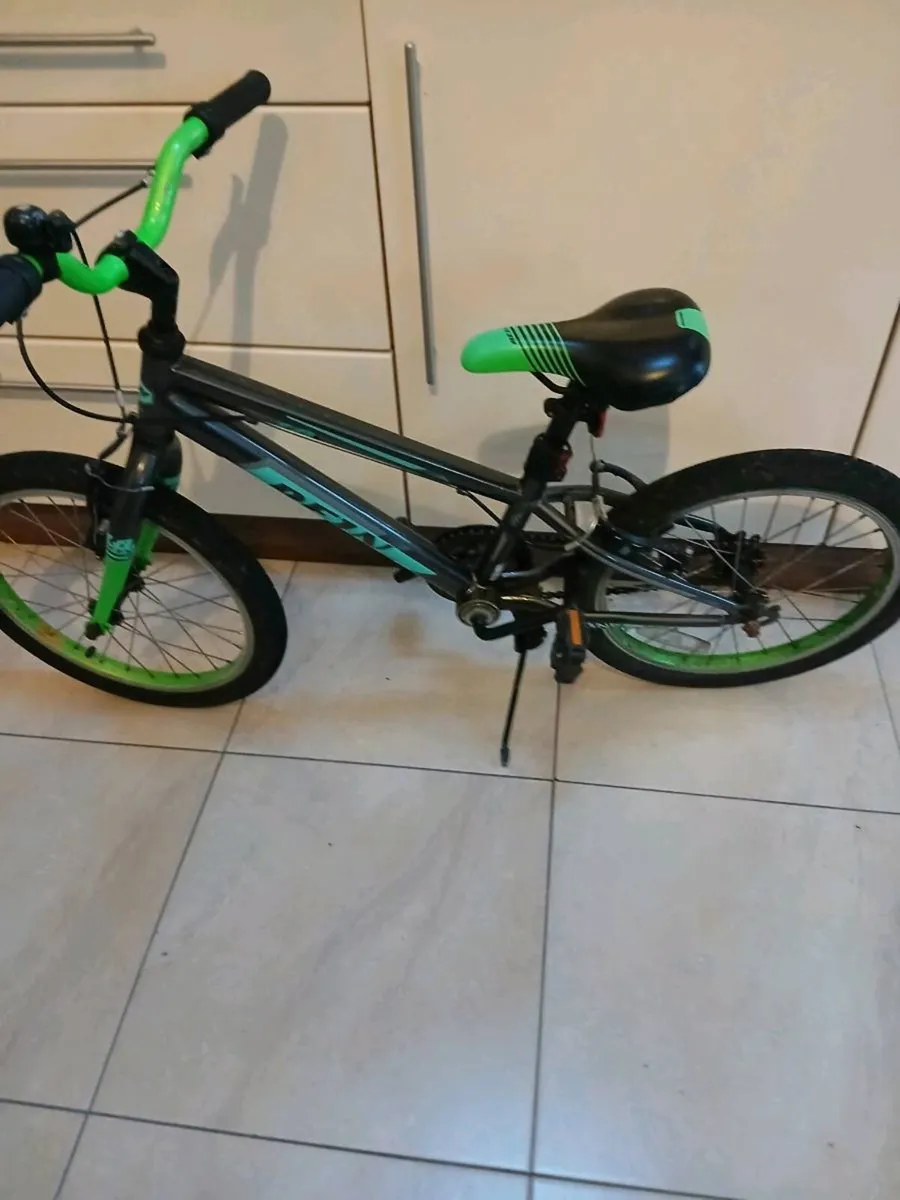 BOYS BICYCLE 18 INCH WHEELS - Image 1