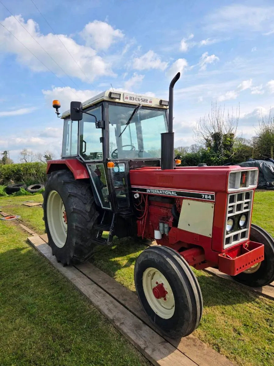 International 784 - Image 1