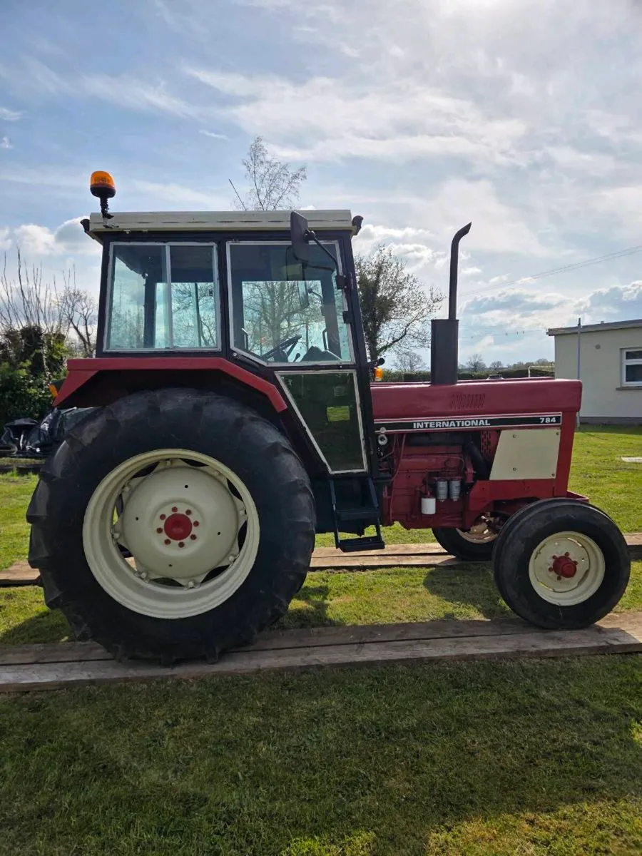 International 784 - Image 3