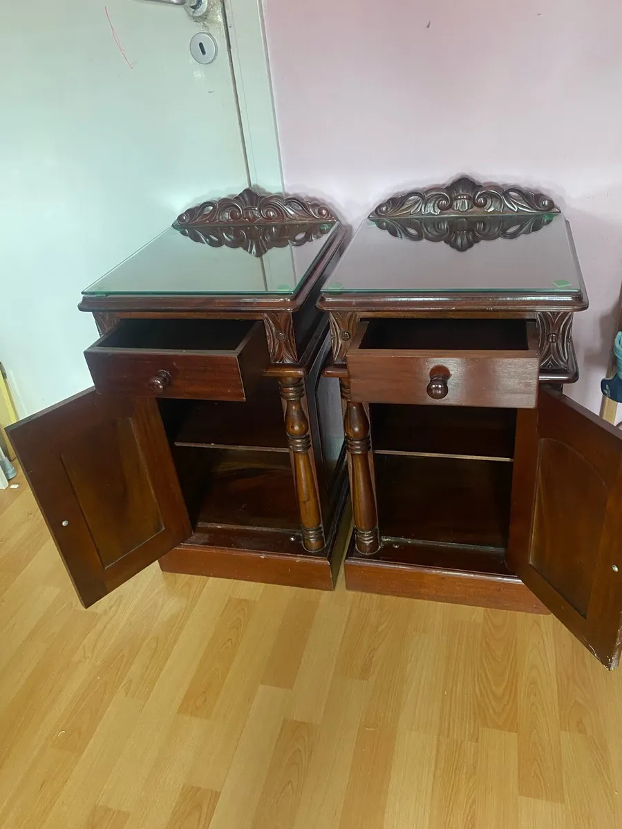 Pair of twentieth century mahogany bedside lockers - Image 1