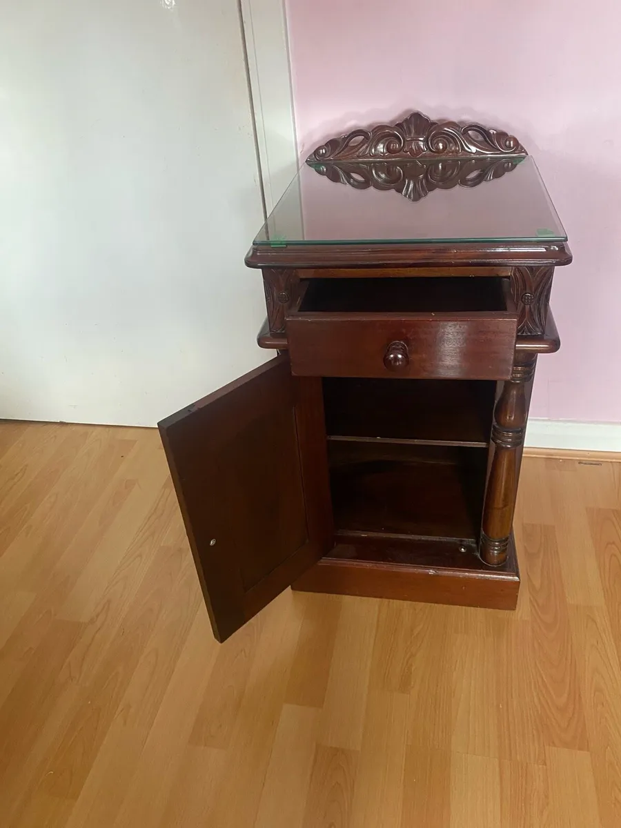 Pair of twentieth century mahogany bedside lockers - Image 2