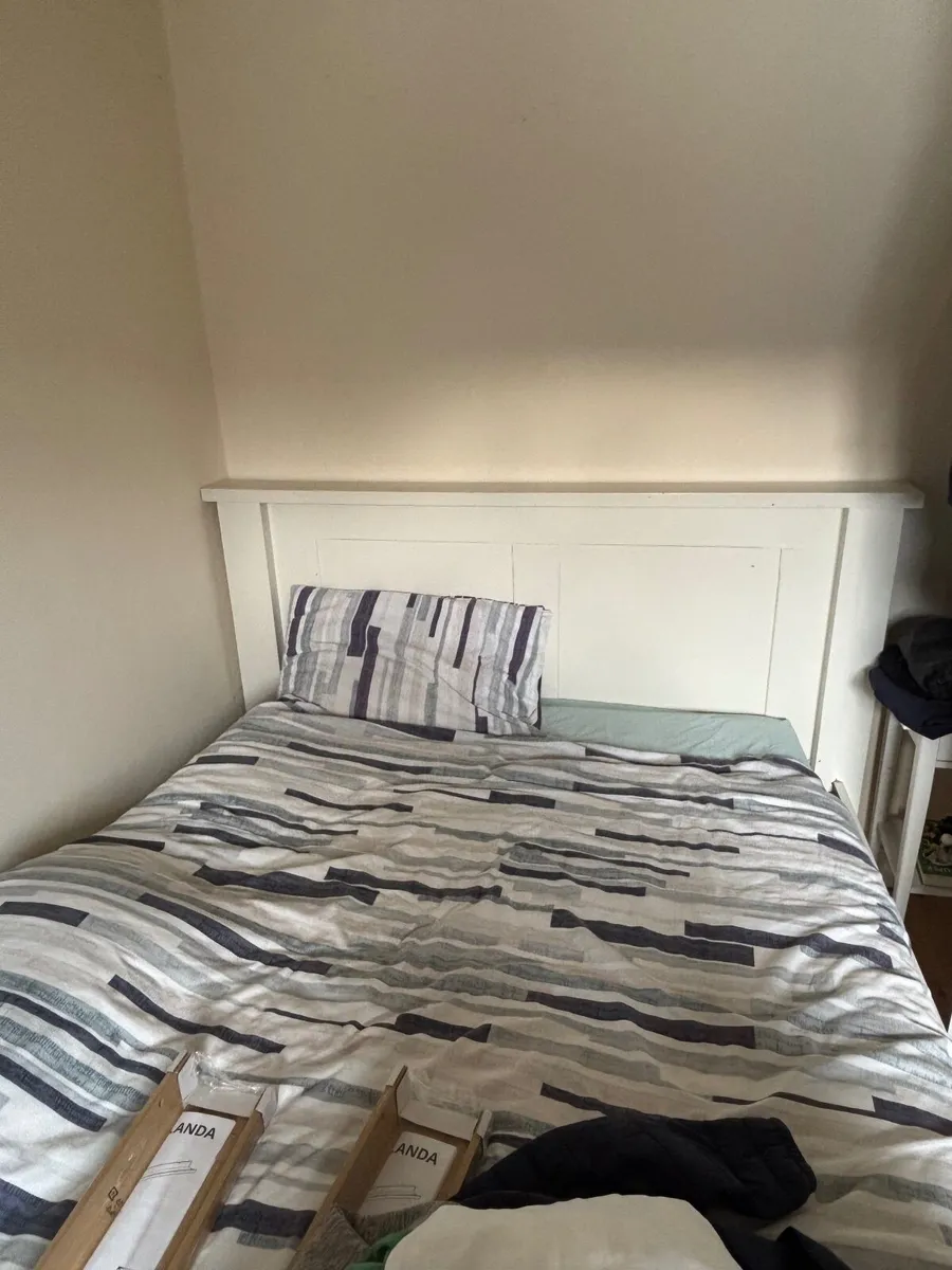 King size bed - Image 1