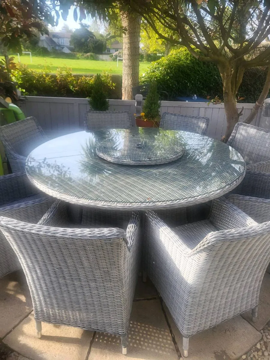 Large garden table and 8 chairs - Image 2