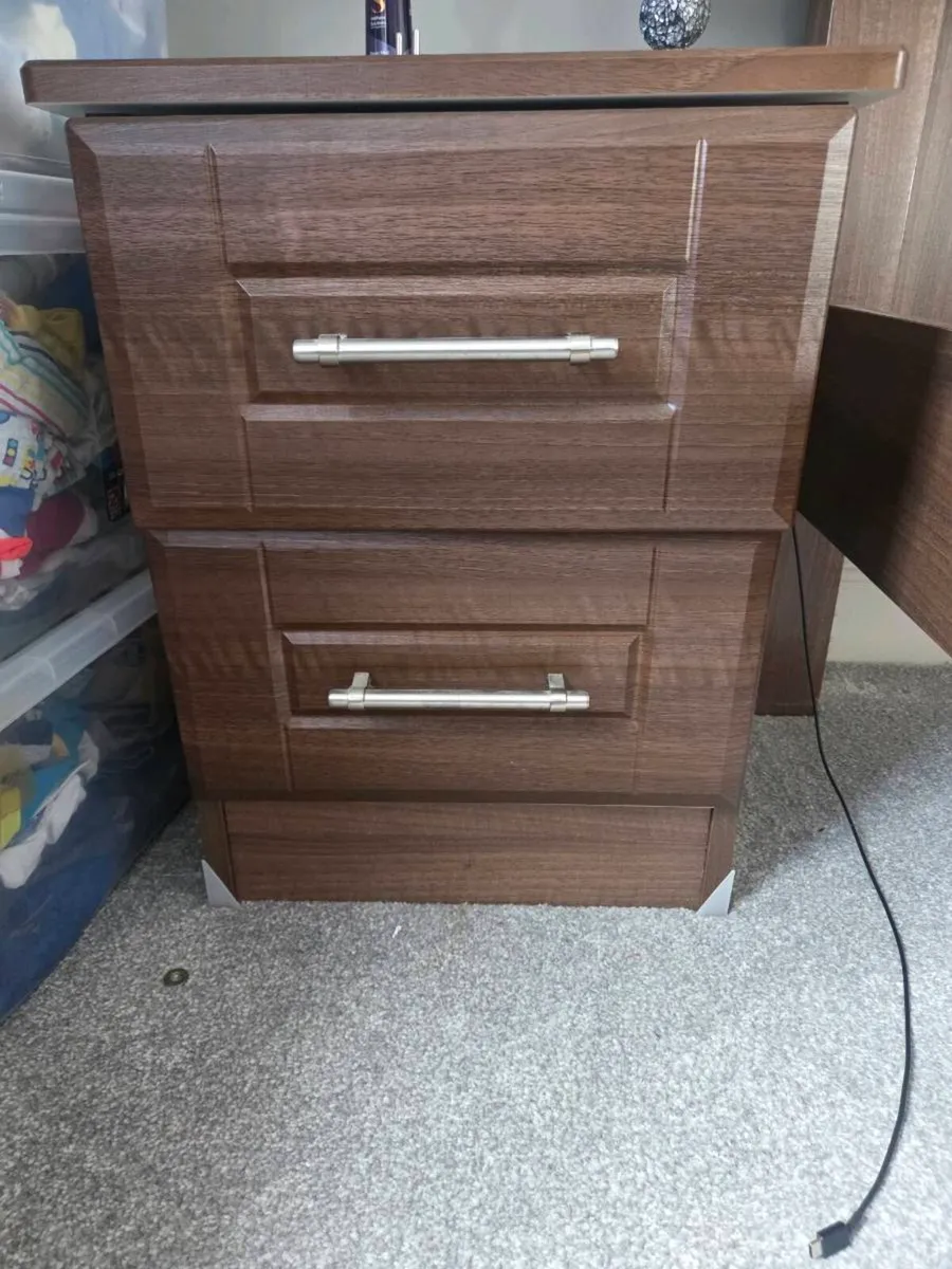 King size bed and 2 lockers - Image 3