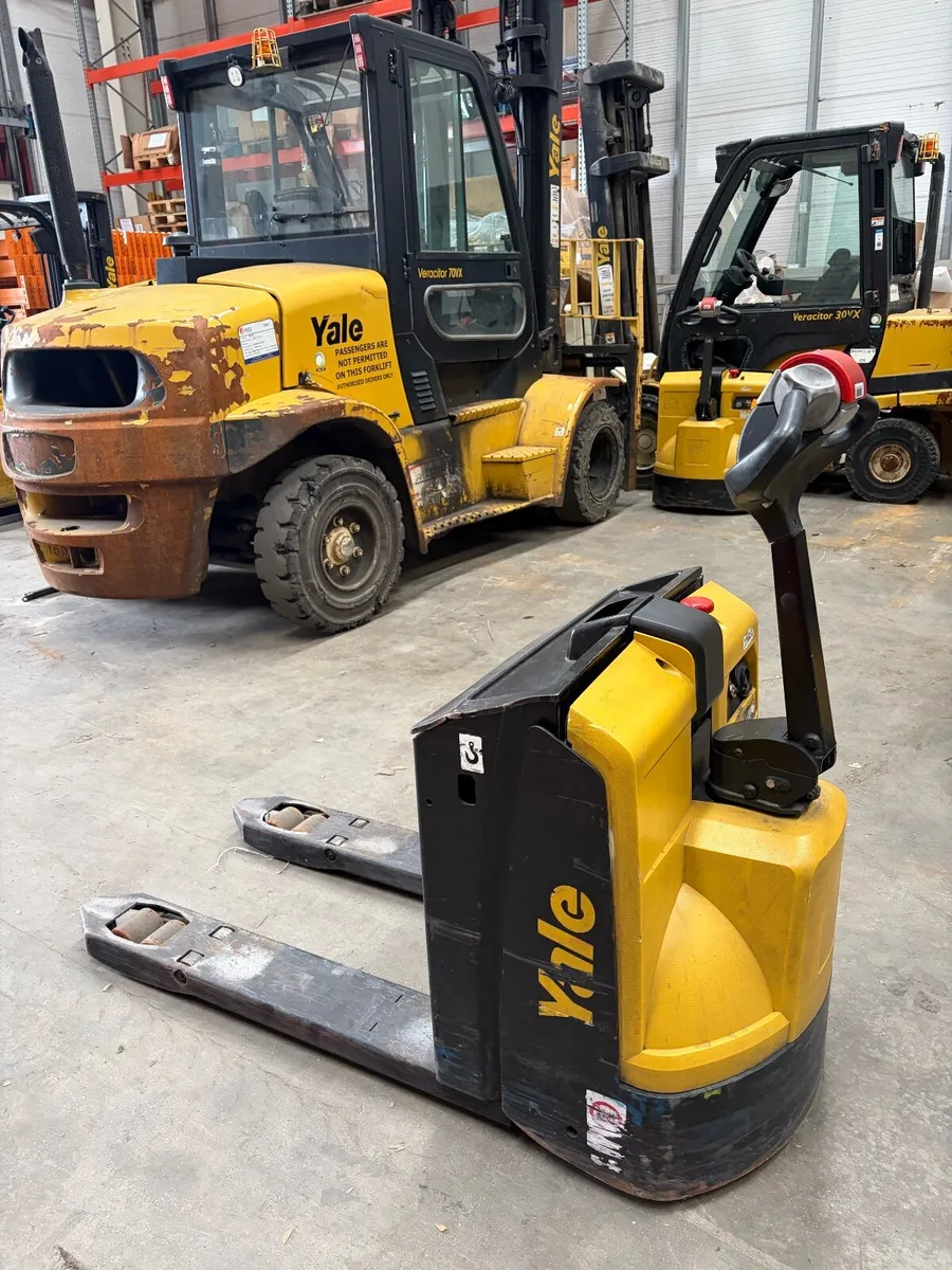 Yale mp16 power pallet trucks - Image 2