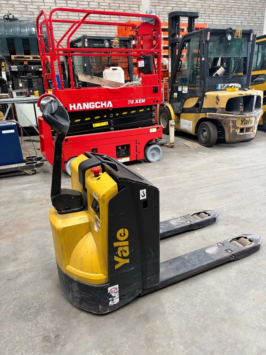 Yale mp16 power pallet trucks - Image 4