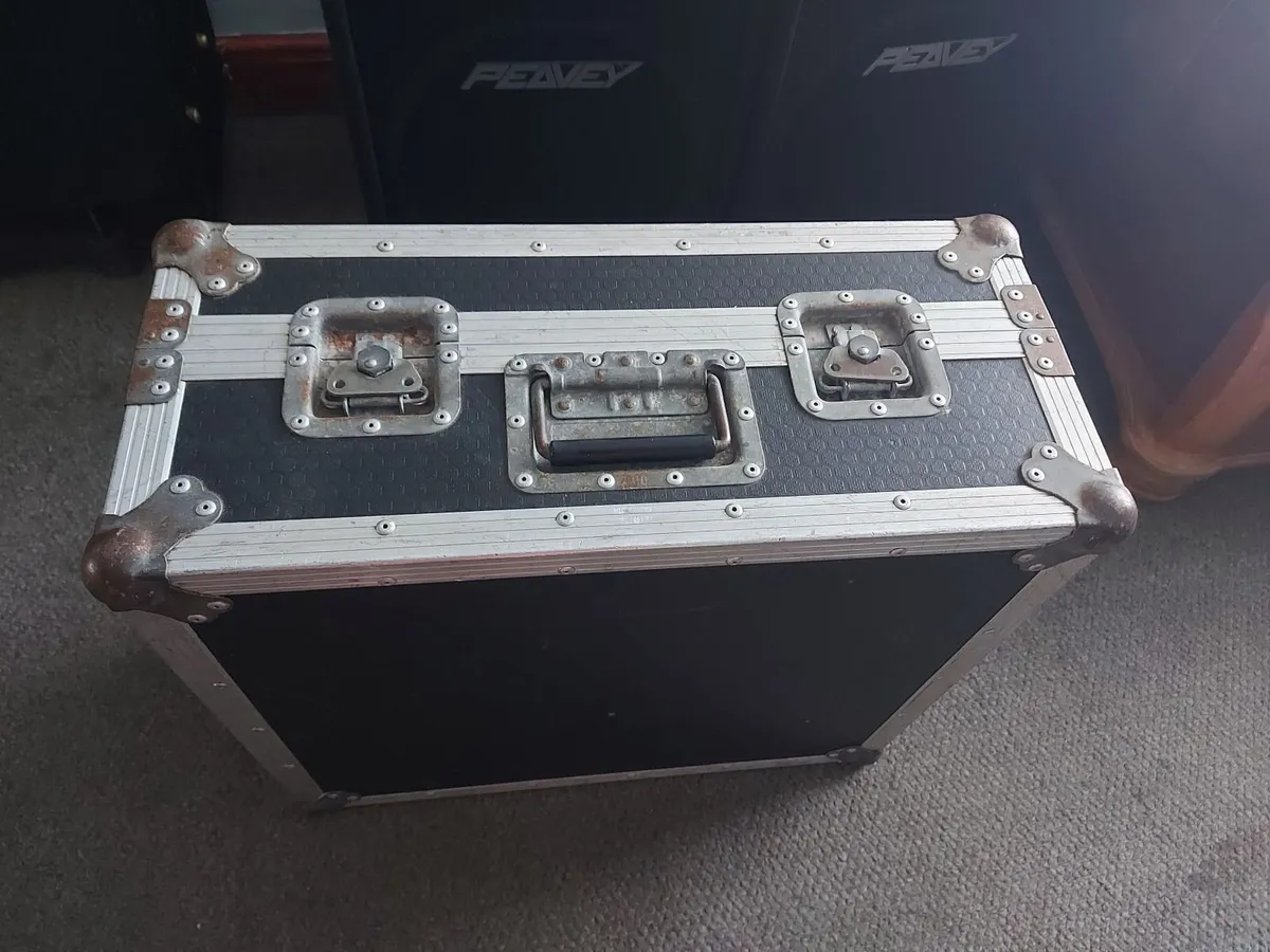 Peavey speakers and amplifier - Image 2