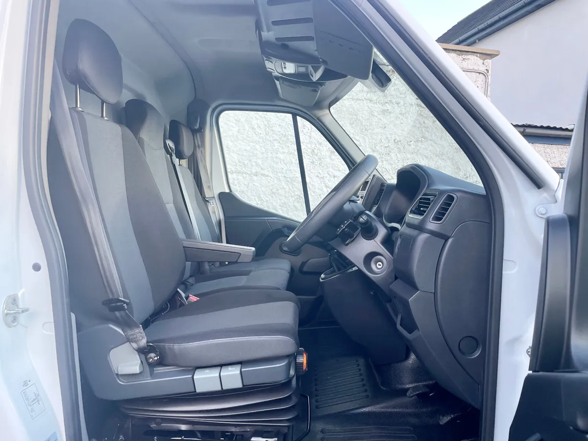 Renault Master LM35 Business+ 2.3DCI 135BHP,2023 - Image 4