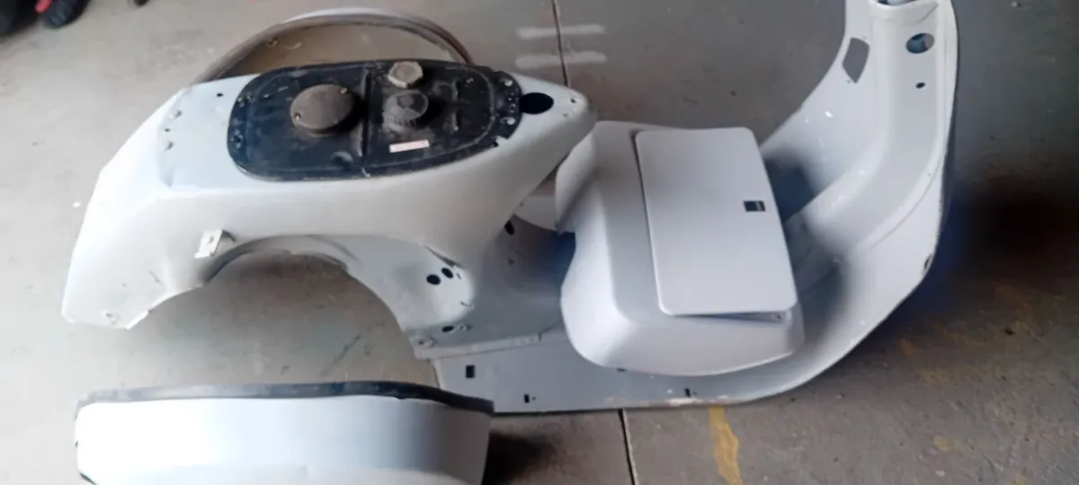 LML body panels - Image 1