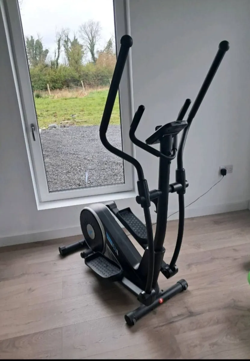 Cross trainer - Image 1