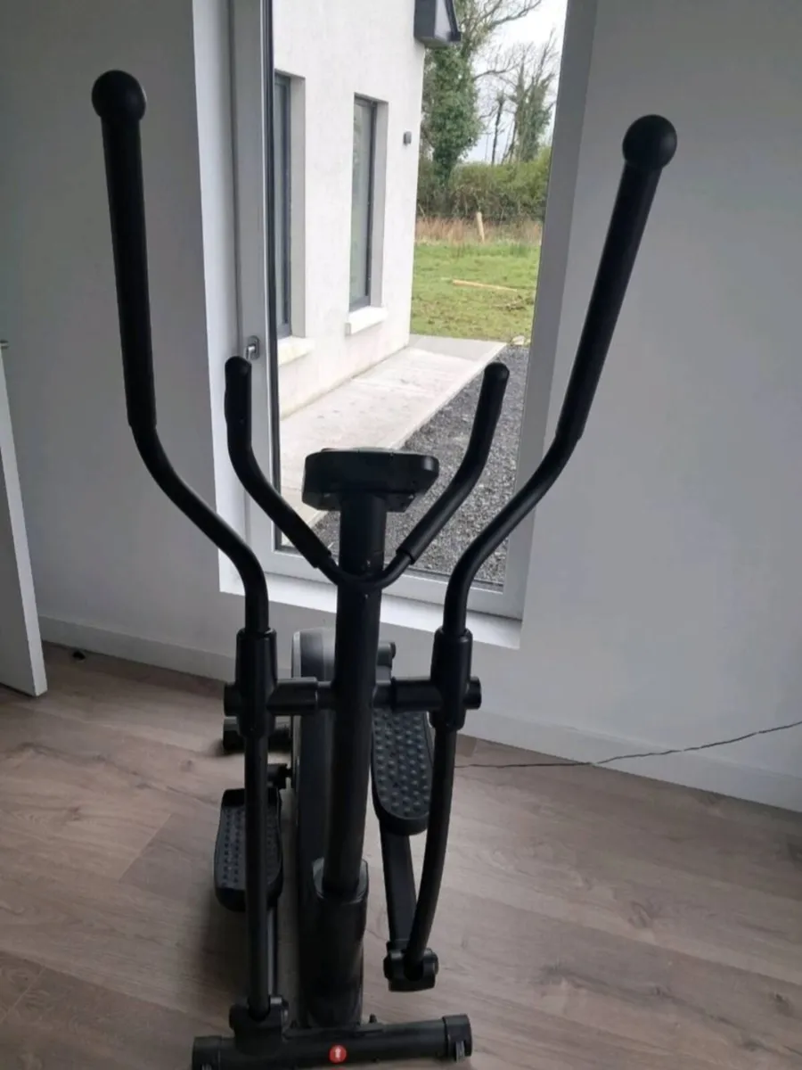 Cross trainer - Image 2