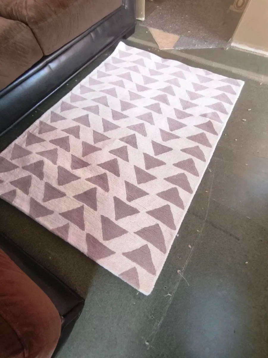 Beautiful new wool rug 35 Euro need gone