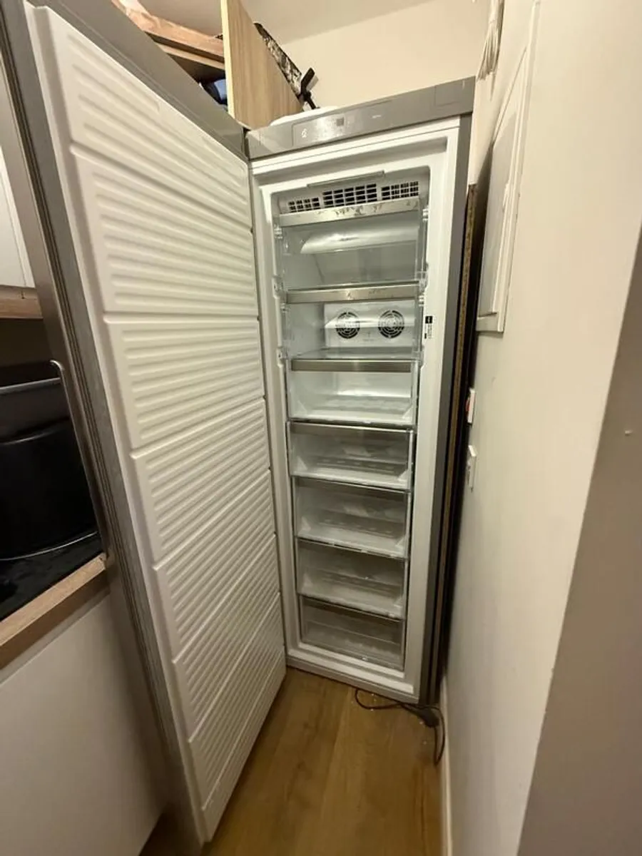 Whirlpool Upright Freezer Inox UW8 F2C XLSB UK 2 - Image 4
