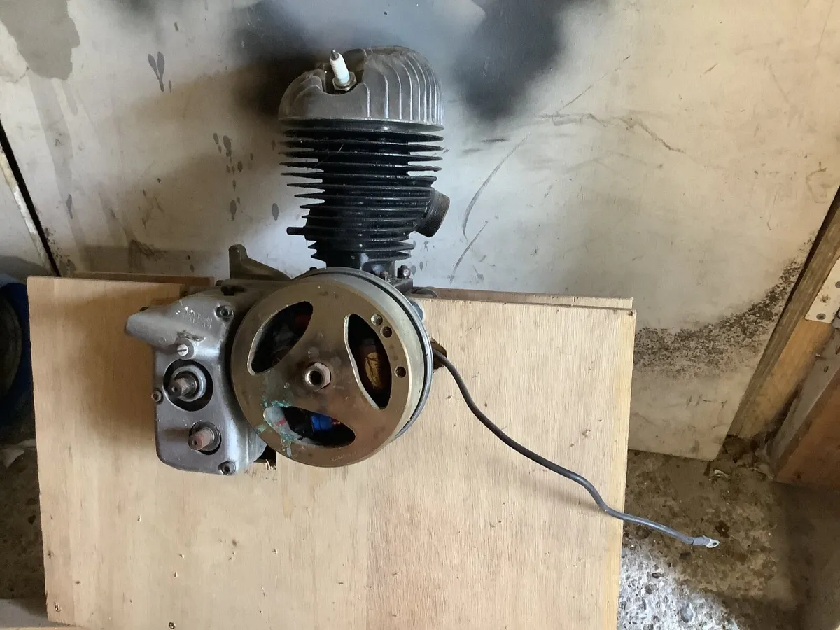 Motorcycle engine - Image 3