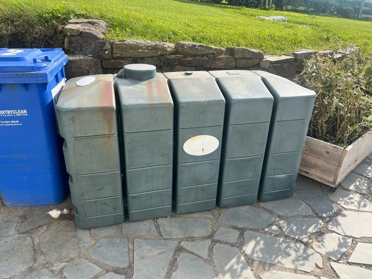 Free oil tank 1/3 full for collection
