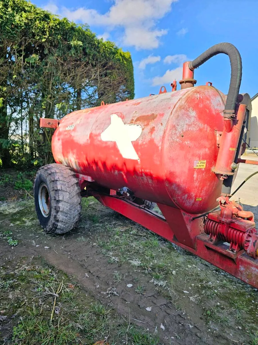 1300 Gallon Redrock Tanker - Image 1