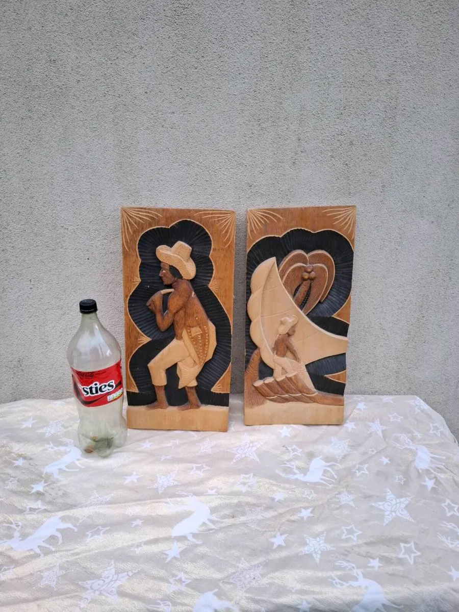 Lot of 2 wood sculpted frame postage possible